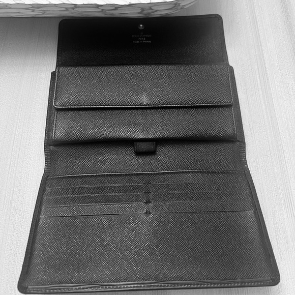 AUTHENTIC LOUIS VUITTON EPI CONTINENTAL WALLET - Picture 3 of 3